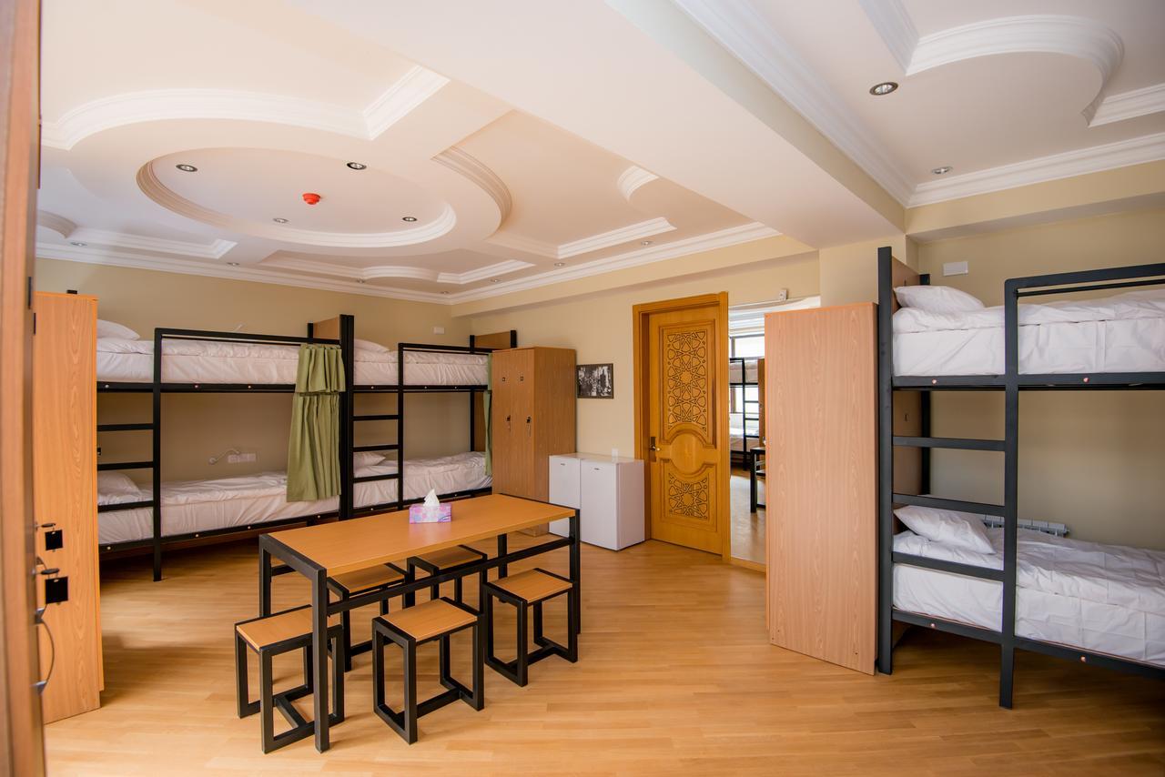 Feyu Hostel Баку Экстерьер фото