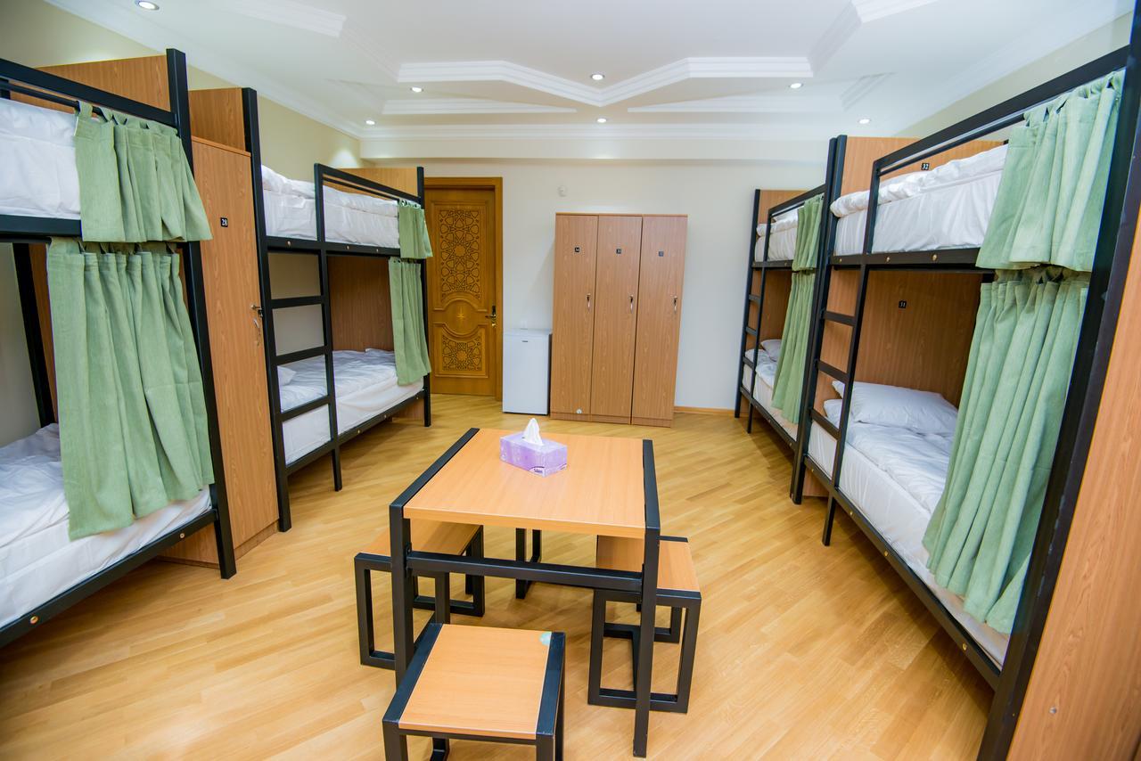 Feyu Hostel Баку Экстерьер фото